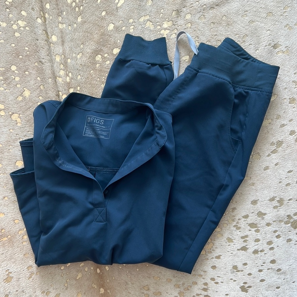 Figs Navy Blue Women's Scrub Set